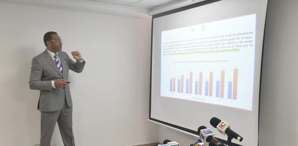 Juan Valdez, director del Observatorio Educativo, durante la ponencia de los resultados del estudio "Estado de la Educación Dominicana".