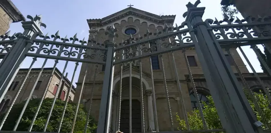 Vista de un antiguo monasterio en Roma, el 29 de mayo de 2023, en una calle residencial. El edifico albergó en el pasado a judíos que huían de la deportación en la II Guerra Mundial, adquirido por el Vaticano en 2021, ahora está vacío.