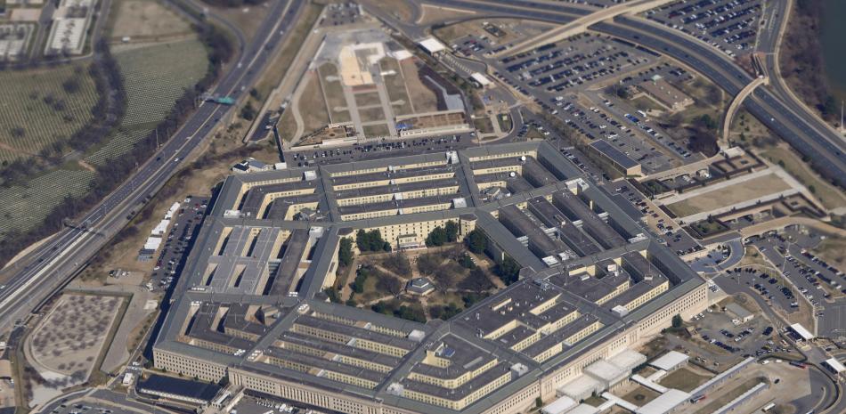 En esta imagen del 2 de marzo de 2022 se ve el Pentágono desde el avión presidencial mientras vuela sobre Washington.