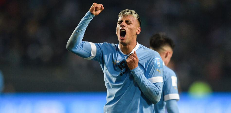 Luciano Rodríguez festeja el gol que marco para Uruguay