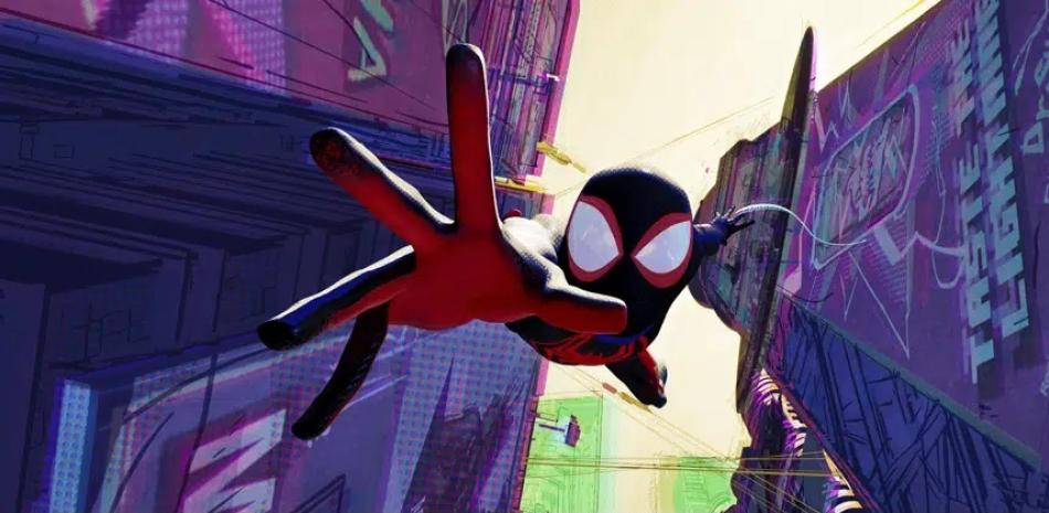 En esta imagen proporcionada por Sony Pictures Animation Miles Morales como Spider-Man, con la voz de Shameik Moore, en una escena de la película de Columbia Pictures y Sony Pictures Animation "Spider-Man: Across the Spider-Verse".