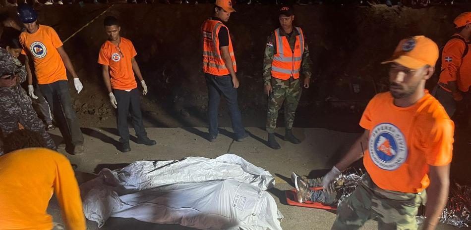 Cinco personas fallecieron tras el accidente registrado la tarde de este viernes en la Autopista Duarte, a la altura del kilómetro 129, en La Vega.