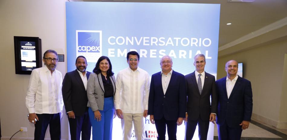 David Collado y Miguel Lama junto a ejecutivos de Capex y empresarios del sector turístico