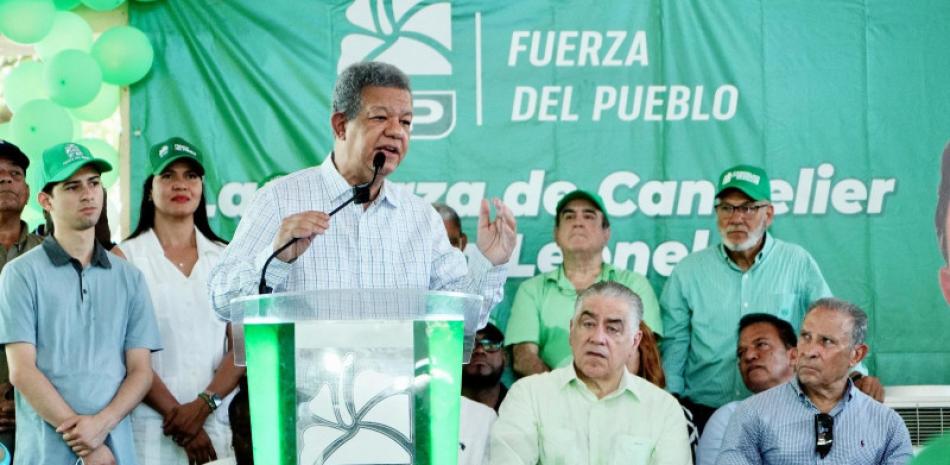 El expresidente Leonel Fernández irá a los comicios electorales de 2024 como candidato presidencial por la Fuerza del Pueblo y el Partido Quisqueyano Demócrata Cristiano (PQDC), luego de que ambas organizaciones anunciaran haber pactado alianza política para las elecciones del 2024.