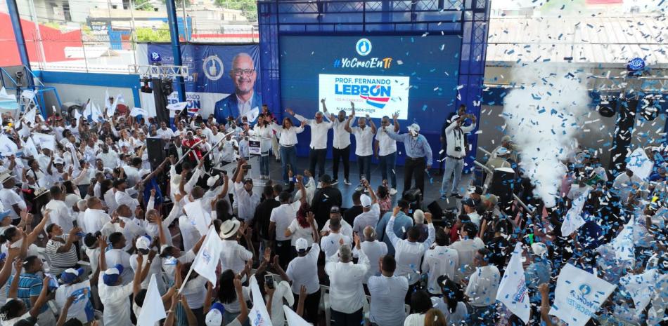 Fernando Lebrón presentando su candidatura a alcalde por Los Alcarrizos