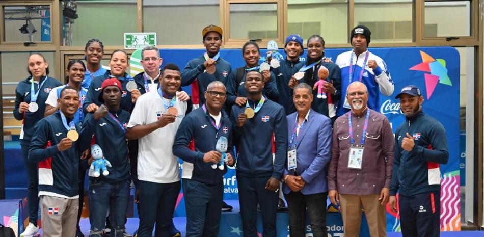 Equipo nacional de boxeo luego de la premiación en El Salvado