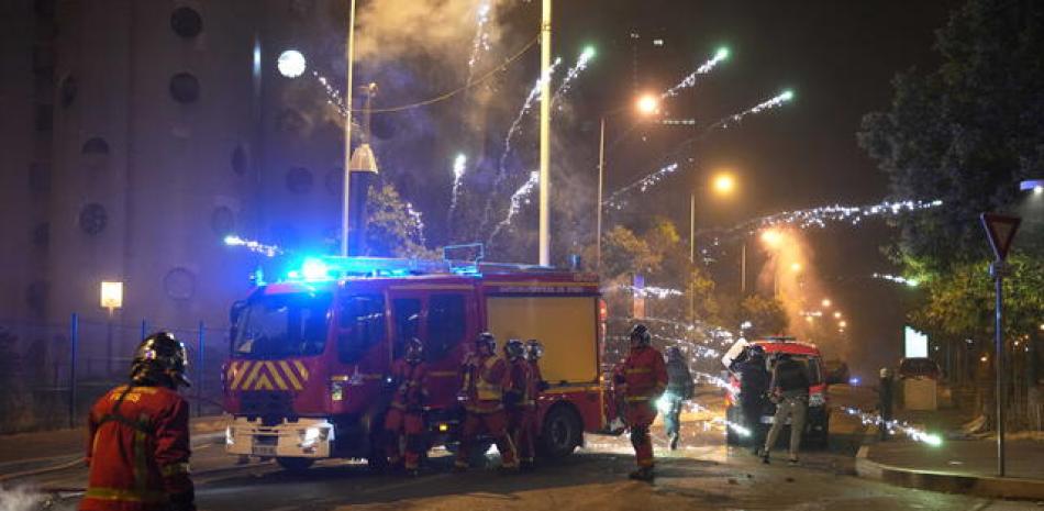 Los disturbios por la muerte de un adolescente en Francia se han trasladado por todo el país.