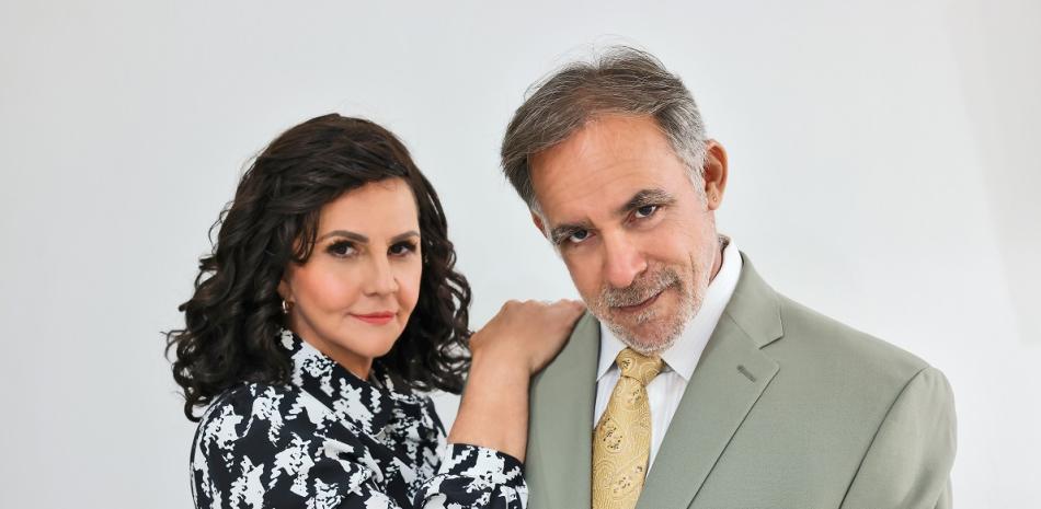 Gianni Paulino y Henssy Pichardo en la obra "Doble o nada".