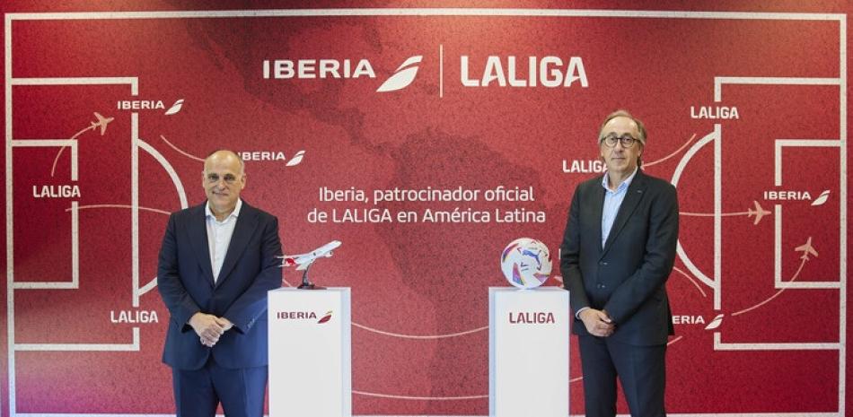 Javier Tebasy, presidente de LALIGA, y Fernando Candela, presidente y CEO de Iberia.
