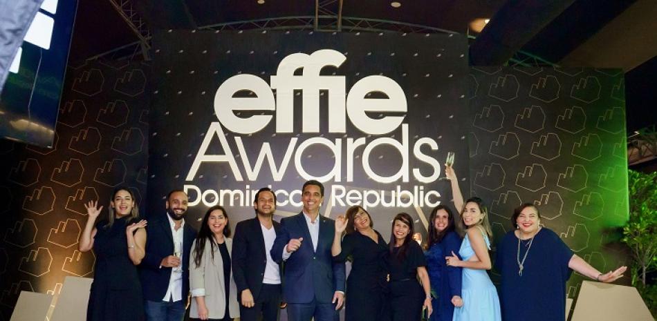Ejecutivos del Banco Popular Dominicano y de la agencia de publicidad Liquid Digital Agency, durante la gala de premiación de los Effie.