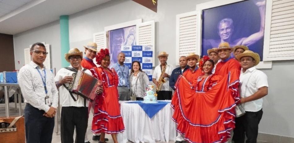 A su llegada, este vuelo fue amenizado con la actuación, a ritmo de música local, del Ballet Folklórico del Ministerio de Turismo de la República Dominicana.