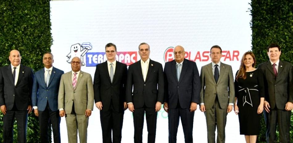 El presidente Luis Abinader acompañó a los ejecutivos de las empresas en el anuncio de la alianza.