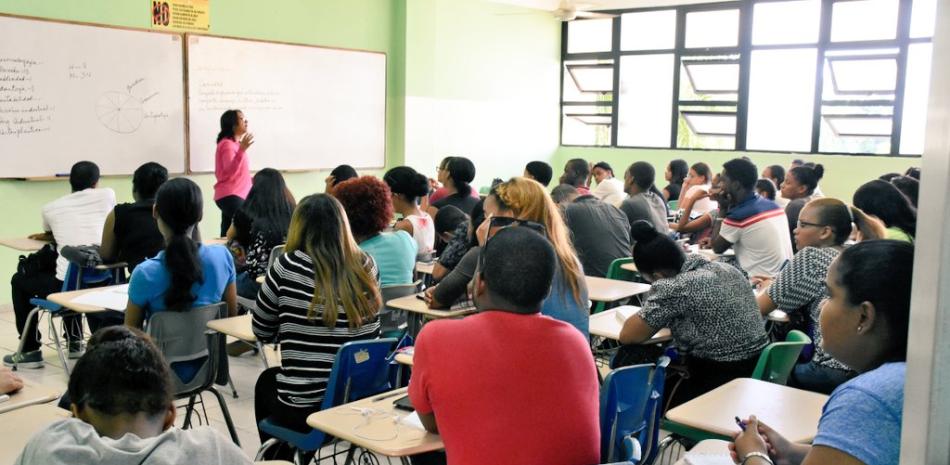 Los profesores de Inglés y Educación son requeridos por el sistema.