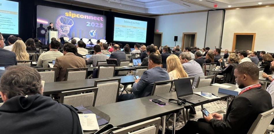 Rodrigo Bonilla, de Google, y Ricardo Trotti, director ejecutivo de la SIP, anunciaron el acuerdo durante el segundo día de presentaciones de la conferencia hemisférica de medios y servicios digitales, SIPConnect, en Miami, Florida.