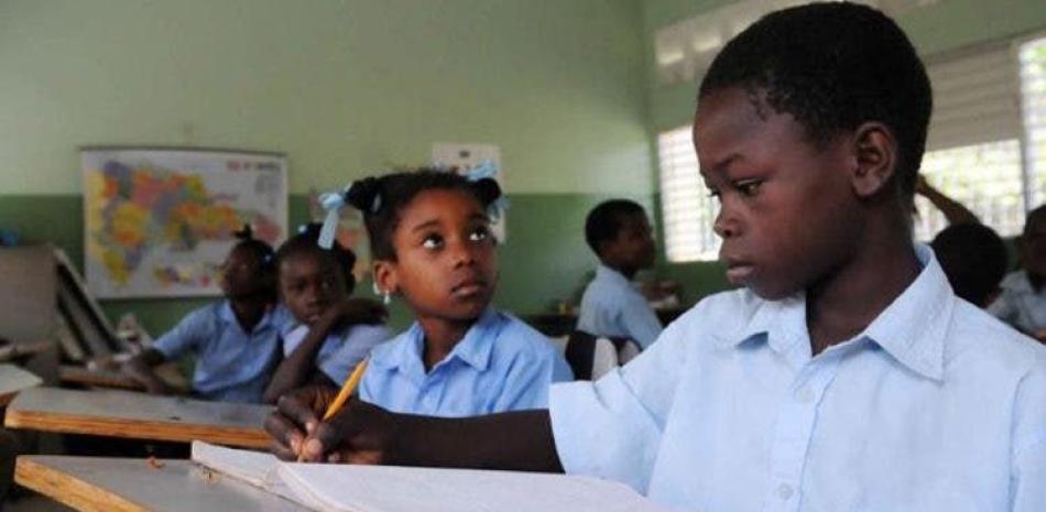 La asistencia escolar de niñas y niños haitianos es notoria en las escuelas públicas de distintos sectores de la Ciudad Corazón.