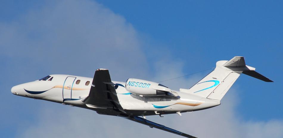 Una avioneta tipo Cessna 650.