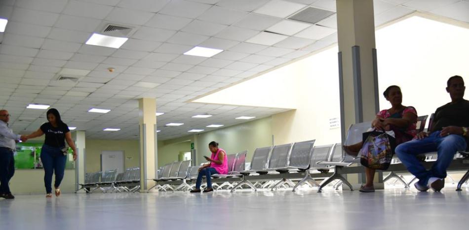 Las áreas de consulta y espera de los hospitales públicos de la capital y algunas clínicas estaban vacías por el paro del Colegio Médico Dominicano.