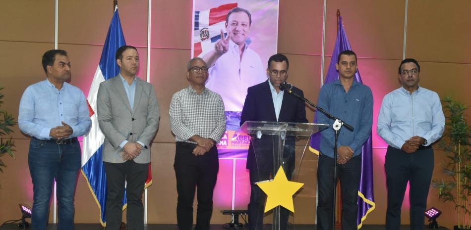 El miembro del Comité Político del PLD, Andres Navarro, anunció la caravana por el “Retorno de la Esperanza”, a realizarse el 13 de agosto en el Cibao