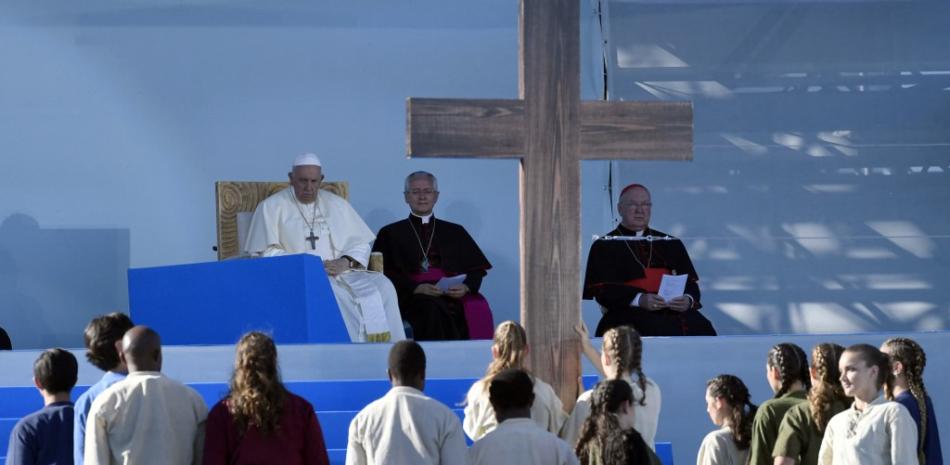 El Papa Francisco preside la ceremonia de las Estaciones del Vía Crucis con jóvenes en el Parque Eduardo VII, en Lisboa, el 4 de agosto de 2023.