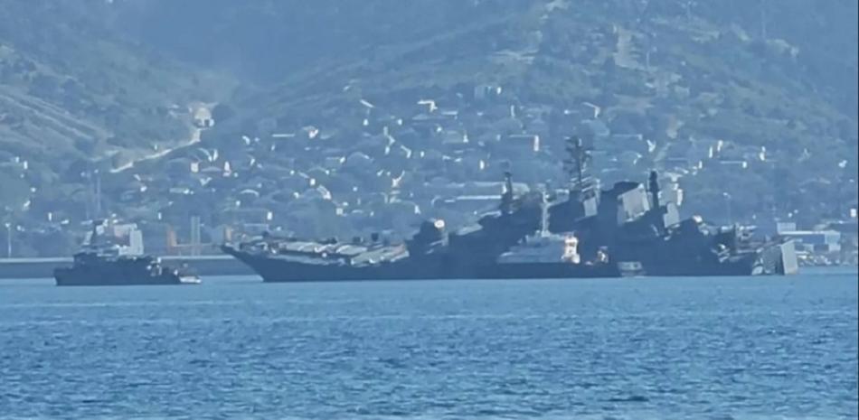 El buque militar ruso fue golpeado por un dron en el Mar Negro.