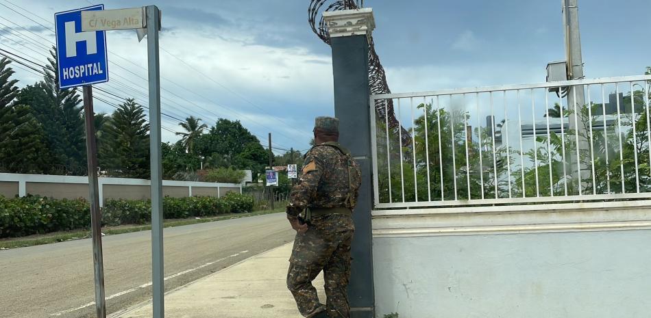 Militares aumentaron la vigilancia en perímetros de los hospitales del municipio de Mao.