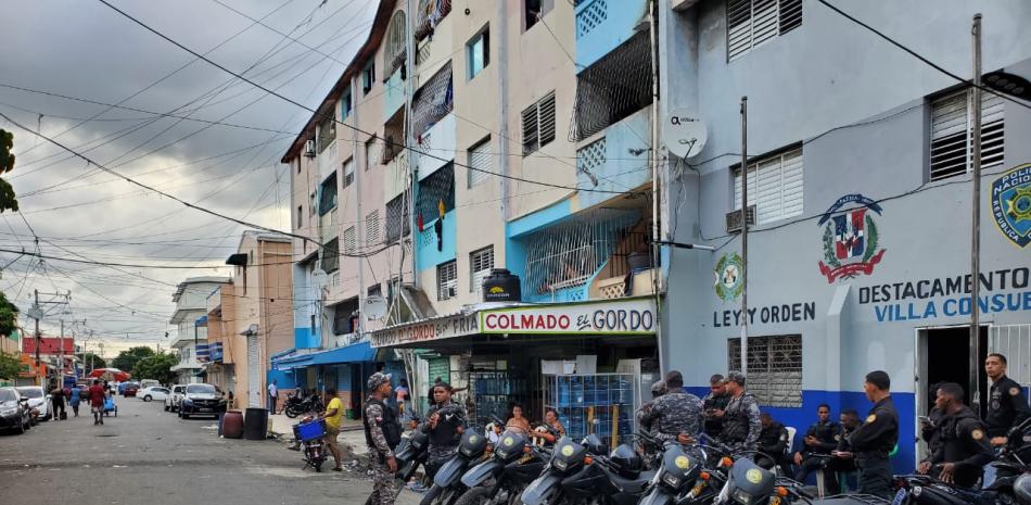 Ambiente en la calle Baltazar Álvarez, en el sector Villa Consuelo, donde ocurrió una balacera, que ha dejado dos muertos y siete personas heridas, entre ellas dos menores de edad.