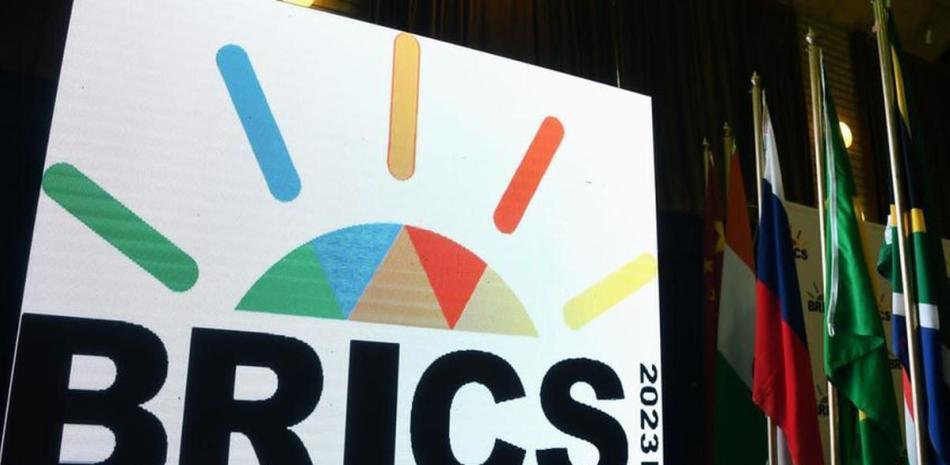 Brasil, Rusia, la India y China crearon en 2006 el grupo BRIC, al que se unió Sudáfrica en 2010 añadiendo al acrónimo la letra S.