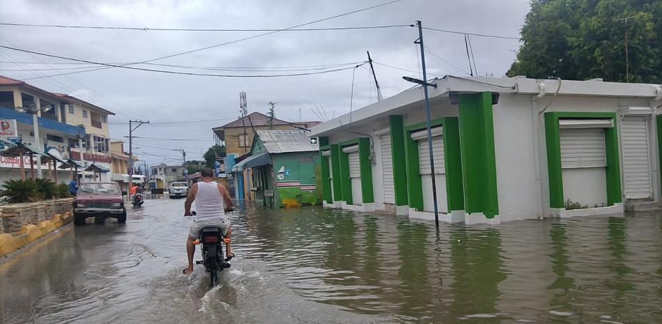 Las lluvias inundan calles en Tamayo