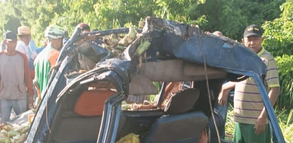Vehículo afectado durante accidente producido en San Pedro de Macorís.