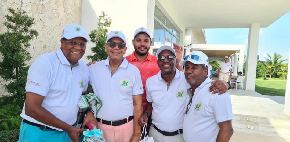 Andrés Terrero, Rafael Fernández, Wadislao Guzmán y Rafael Encarnación en un ambiente de sana camadería.