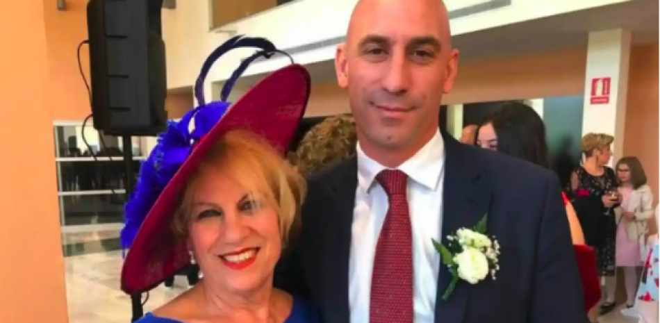 Luis Rubiales y su madre Ángeles Béjar