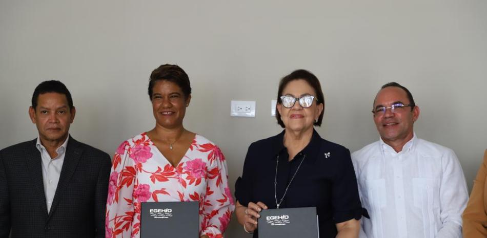 El acuerdo fue firmado por Rosa Ysabel Ruíz, presidenta del Consejo de Administración y la vicepresidenta ejecutiva del Plan Sierra, Ynmaculada Adames