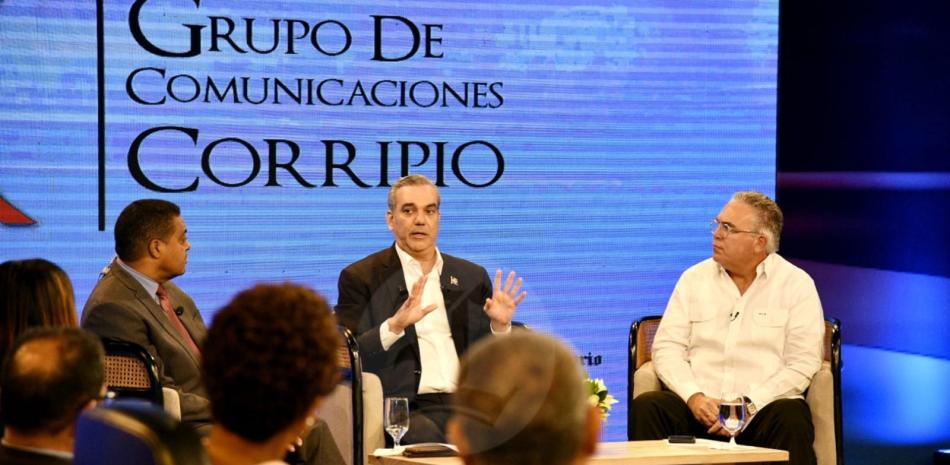El presidente Luis Abinader responde a las preguntas de periodistas del Grupo Corripio