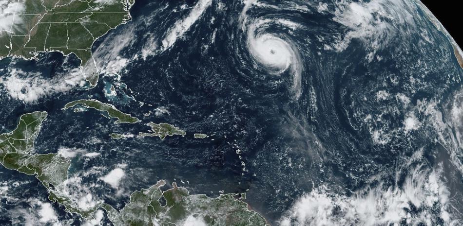 huracán Nigel ganando fuerza en el Océano Atlántico