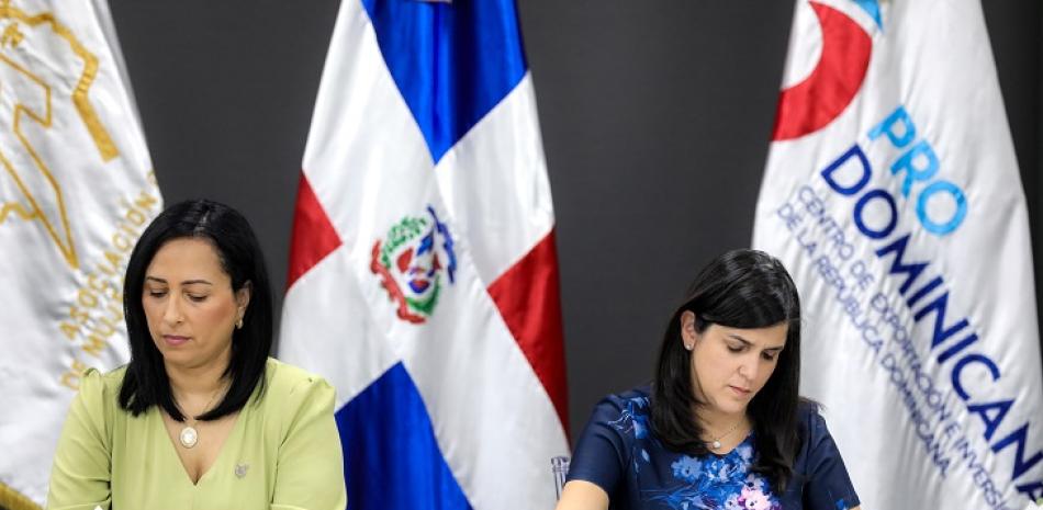 Julissa Jiménez presidente de ADME junto a Biviana Riveiro directora ejecutiva de ProDominicana.