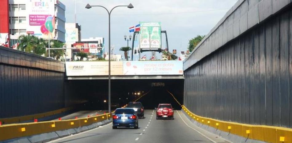 Obras Públicas trabaja en el remozamiento de pasos a desniveles y puentes del Gran Santo Domingo.