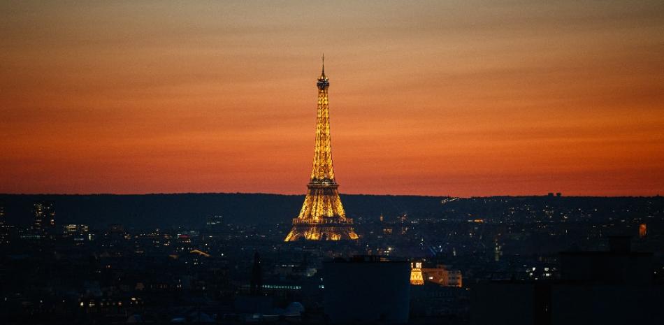 Una fotografía muestra la Torre Eiffel