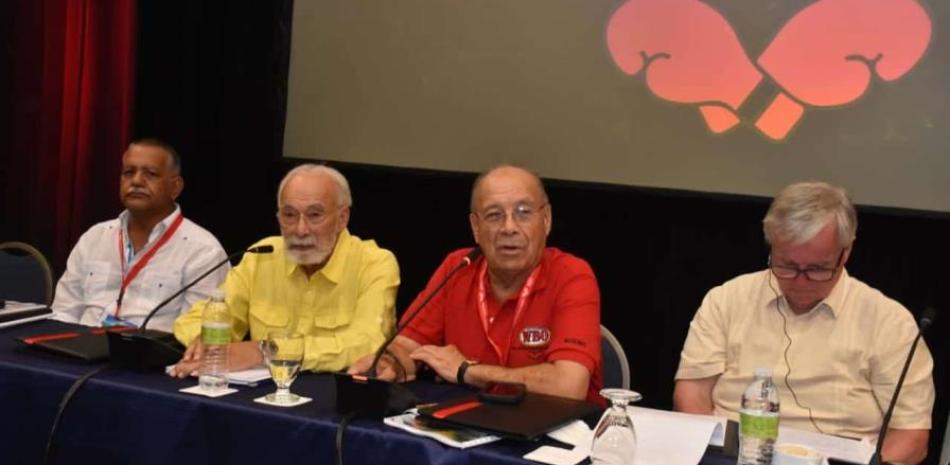 Francisco Valcárcel encabeza una de las reuniones del 36 Congreso de la Organización Mundial de Boxeo que se celebra en Punta Cana, República Dominicana.