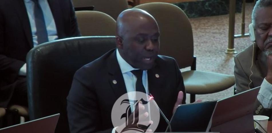 El embajador haitiano ante la Organización de Estados Americanos (OEA), Leon Charles, advirtió ayer ante la ONU que Haití no paralizará la construcción del canal sobre el río Masacre, que desviará parte de su caudal hasta ese país, según ha denunciado el Gobierno dominicano.<br /><br />https://listindiario.com/la-republica/20231013/leon-charles-construccion-canal-parar_777166.html<br /><br />También le pude interesar estos videos:<br /><br />TORMENTA FRANKLIN INUNDA LA CAPITAL https://youtu.be/Pq11_6GJtgg<br /><br />VICEALMIRANTE AGUSTÍN ALBERTO MORILLO ASUME MANDO COMO NUEVO COMANDANTE DE LA ARMADA DOMINICANA https://youtu.be/mRcXUW4AyWc<br /><br />PLD DEFINE SUS CANDIDATOS A LAS ALCALDÍAS DEL DN, SDN, SAN CRISTÓBAL Y CABARETE https://youtu.be/mCoab9nVzMU<br /><br />LOS DOMINICANOS PODRÁN ENTRAR DE MANERA MÁS ÁGIL A ESTADOS UNIDOS, GRACIAS AL GLOBAL ENTRY https://www.youtube.com/watch?v=01ft8n1tGwM<br /><br />PRD, PLD Y FP ACUERDAN ALIANZAS EN TRES SENADURIAS, 6 ALCALDÍAS Y 150 DISTRITOS MUNICIPALES https://www.youtube.com/watch?v=gJc5ua4CTeQ<br /><br />Más noticias en https://listindiario.com/<br /><br />Suscríbete al canal  https://bit.ly/335qMys<br /><br />Síguenos<br />Twitter  https://twitter.com/ListinDiario <br /><br />Facebook  https://www.facebook.com/listindiario <br /><br />Instagram https://www.instagram.com/listindiario/