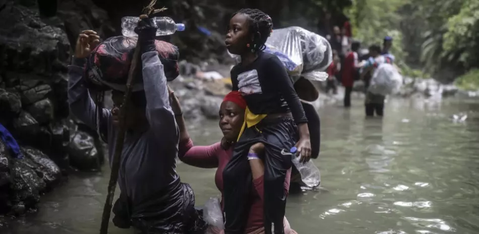 Migrantes haitianos cruzando la selva del Darién. Foto de ilustración.
