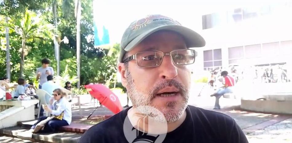 Varias personas se congregaron este sábado en la Plaza de la Cultura Juan Pablo Duarte, para apreciar el eclipse solar anular, que se verá de manera parcial en el país.<br /><br />https://listindiario.com/la-republica/20231014/dominicanos-acuden-plaza-cultura-visualizar-eclipse_777338.html