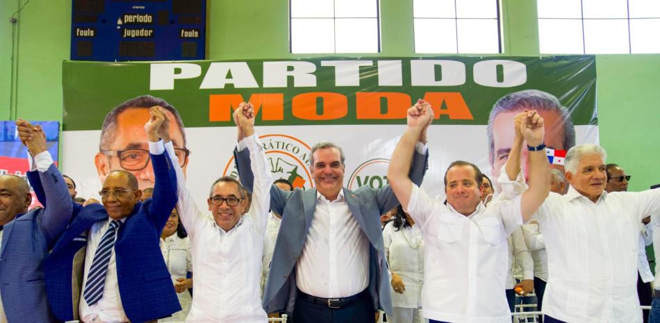 El presidente Luis Abinader fue proclamado como candidato de Pesove y Moda.