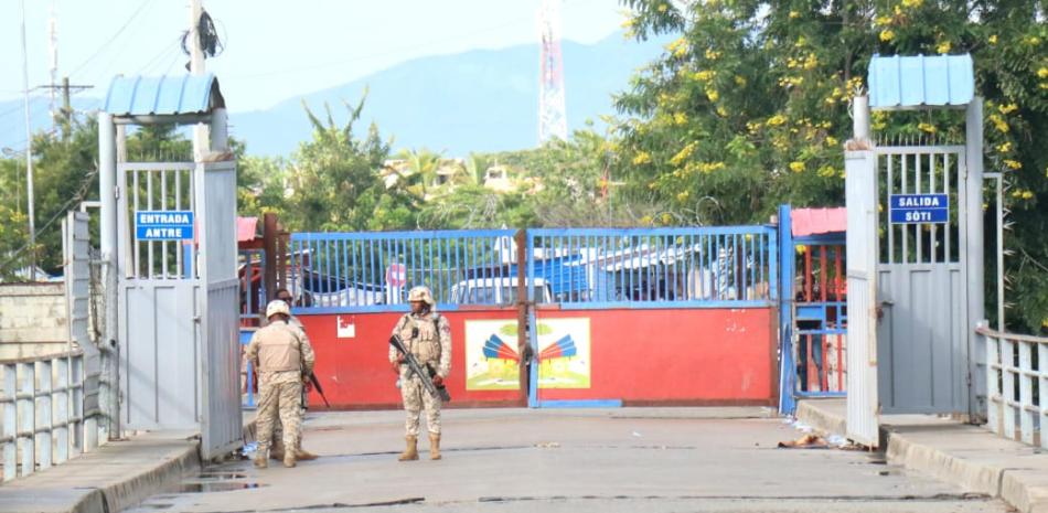 Las autoridades haitianas mantuvieron las puertas de paso en la frontera cerradas para impedir el comercio con los dominicanos.