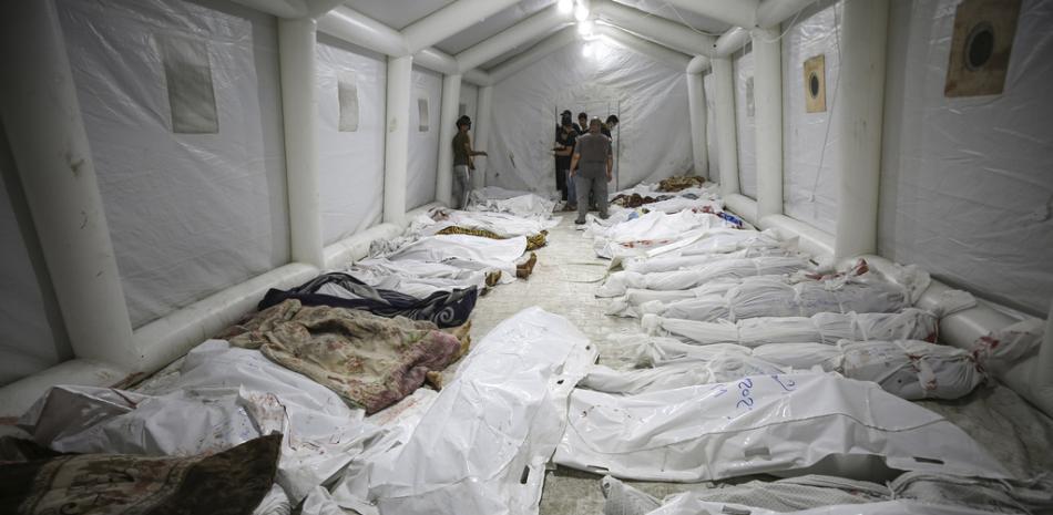 Los cadáveres de palestinos muertos por un ataque aéreo israelí