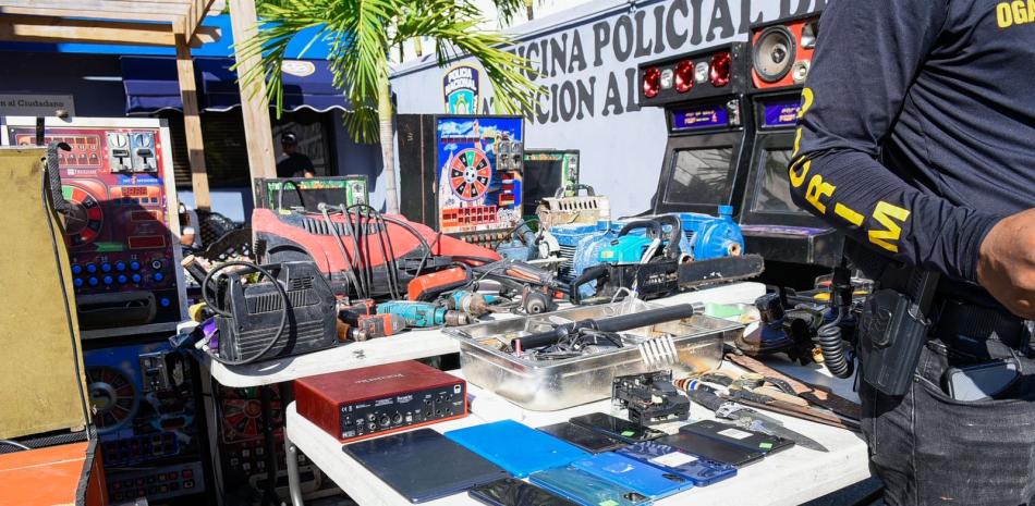 Objetos ocupados durante allanamientos realizados por la Policía Nacional este martes 17 de octubre.