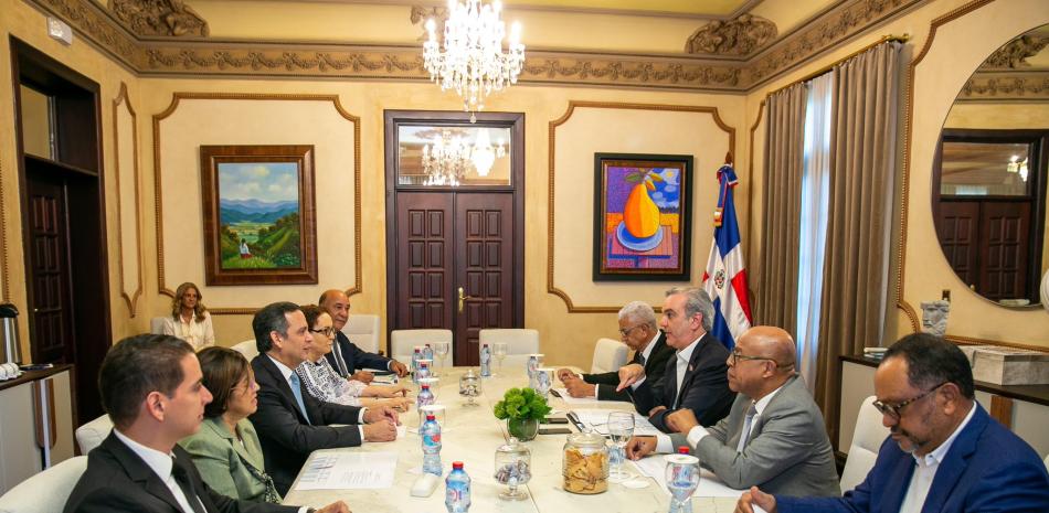 El presidente Luis Abinader encabezó la primera reunión del CNM el día 10.