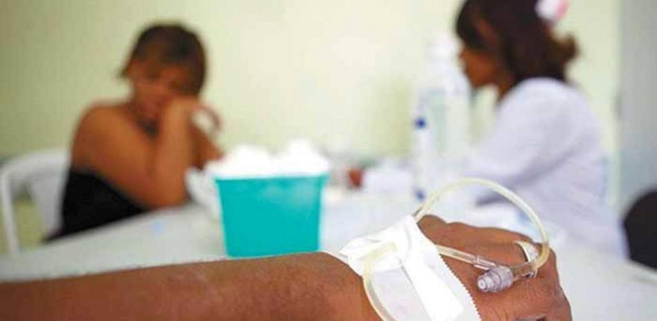 En el hospital regional Jaime Mota, en Barahona, había ayer 45 pacientes internos en salas y 10 en el área de emergencia afectados de dengue.