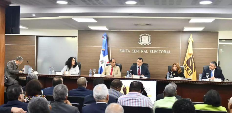 El pleno de la JCE advierte que el voto será manual en elecciones 2024.