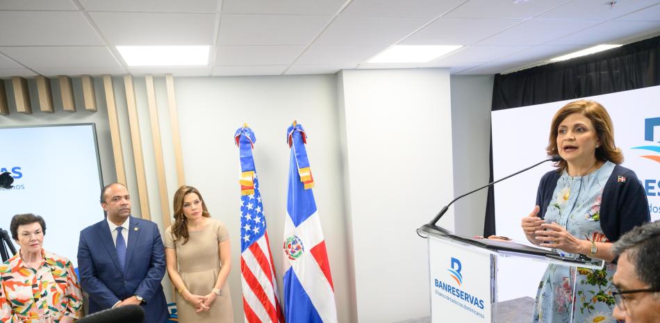 La vicepresidenta de la República Dominicana, Raquel Peña, ofreció unas palabras en la apertura de la Oficina de Representación del Banreservas.