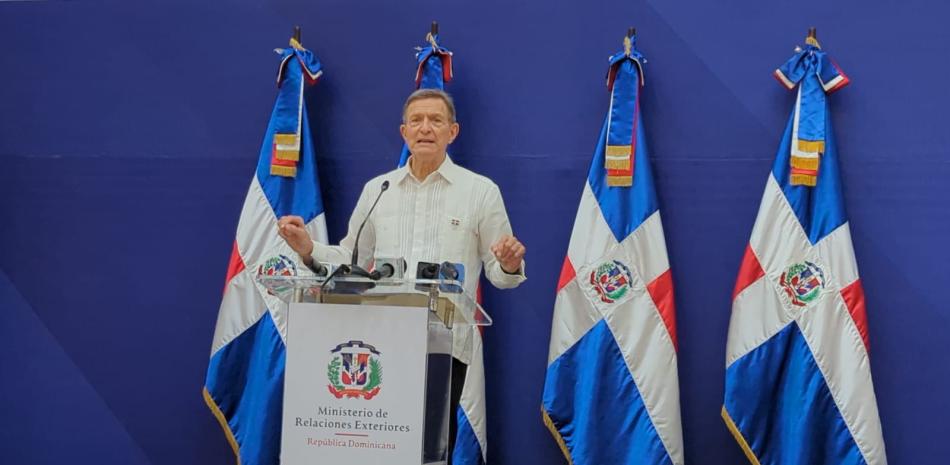 El canciller dominicano, Roberto Álvarez, Canciller denuncia 'violación flagrante' en la frontera por actos vandálicos haitianos